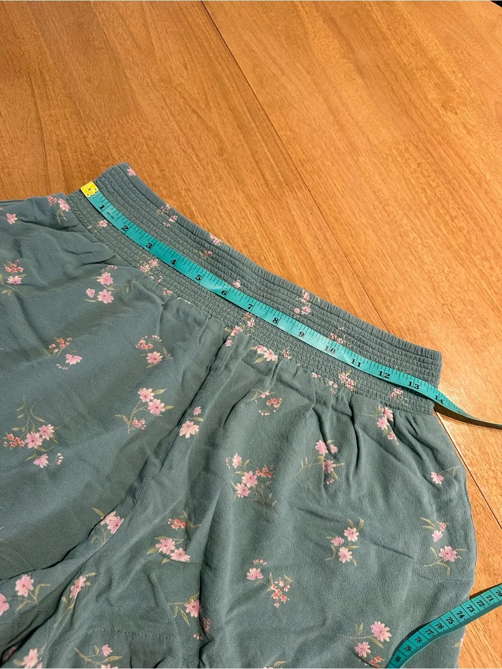 American Eagle Green and Pink Floral Smocked High-Waist Shorts Size Small